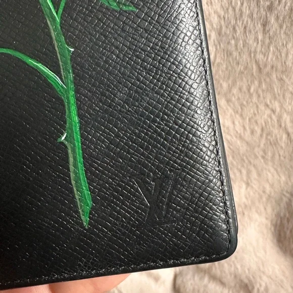 🌹✨🖤Authentic Louis Vuitton Taiga Porte Barre Hand Painted Rose Wallet - Picture 14 of 16